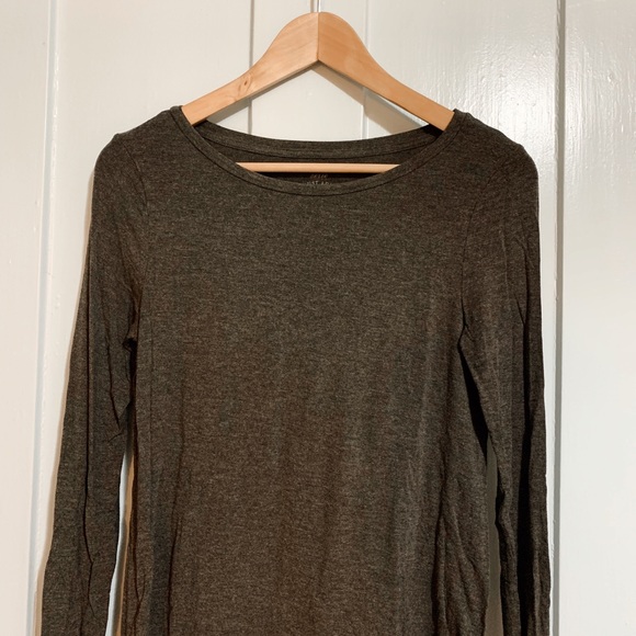 Aerie Women’s “Just Add Leggings” Long-Sleeve Tee - Picture 3 of 3
